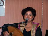 La musicista tunisina Mouna Amari presenta un repertorio di musica araba del bacino mediterraneo